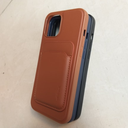 Ốp Lưng Da iPhone 12 Pro Max Magsafe Wallet 2 in 1 Chính Hãng Mutural chất liệu da mặt trong phủ lớp nhung mịn, bên ngoài có khay đựng thẻ